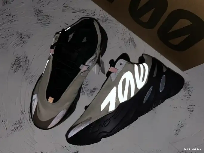 hype Bone Adidas FY3729 700 Boost Yeezy MNVN 0610